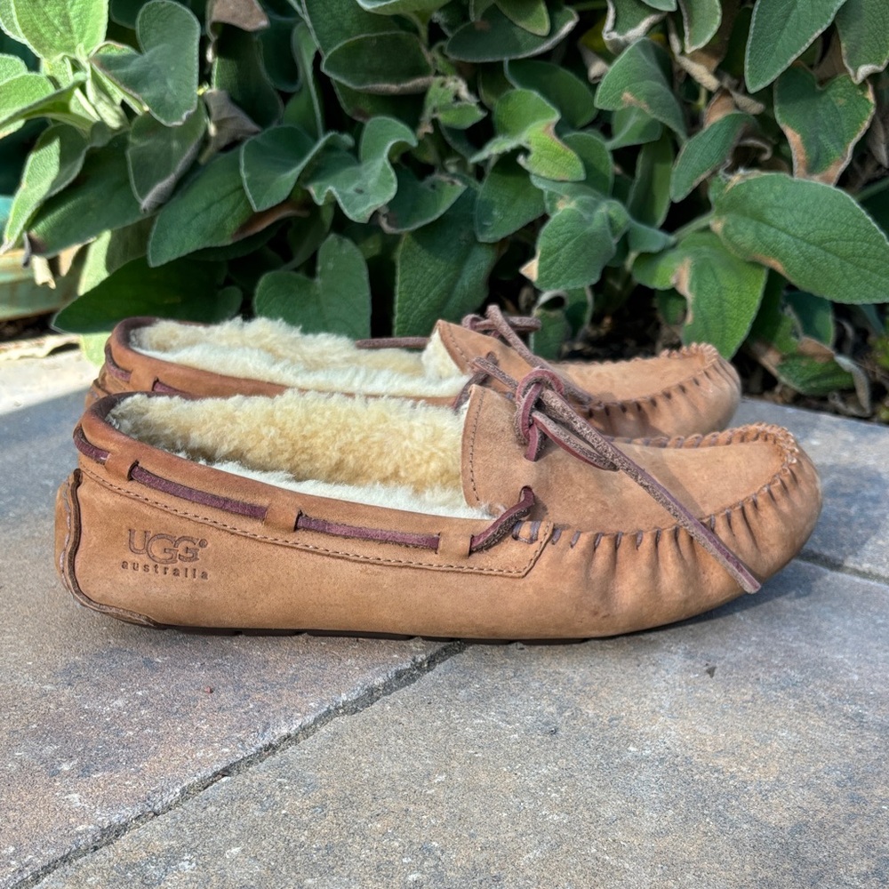 UGG Dakota Moccasin‎ Slippers with Soft Lining - Picture 5 of 9